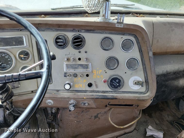 image for item DO3644 1993 Ford Aeromax L9000  semi truck