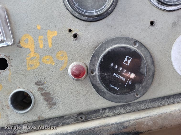 image for item DO3644 1993 Ford Aeromax L9000  semi truck