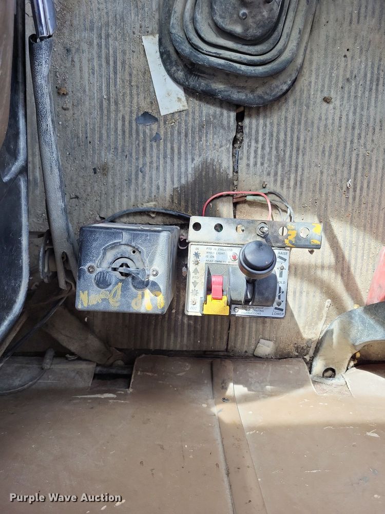 image for item DO3644 1993 Ford Aeromax L9000  semi truck