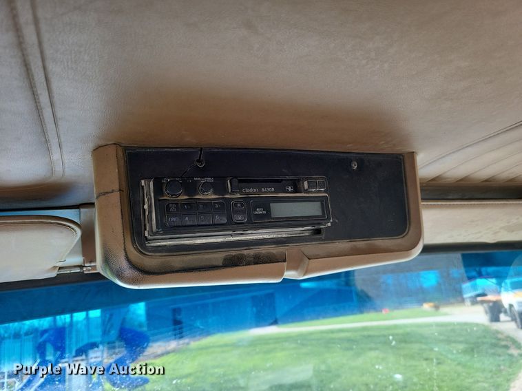 image for item DO3644 1993 Ford Aeromax L9000  semi truck