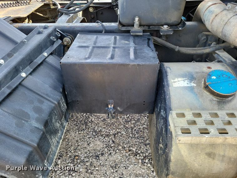 image for item DO3644 1993 Ford Aeromax L9000  semi truck