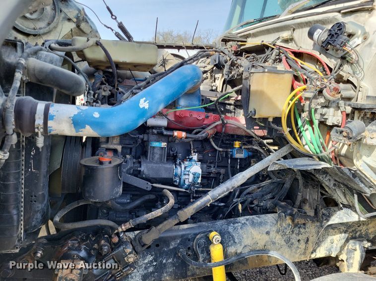 image for item DO3644 1993 Ford Aeromax L9000  semi truck