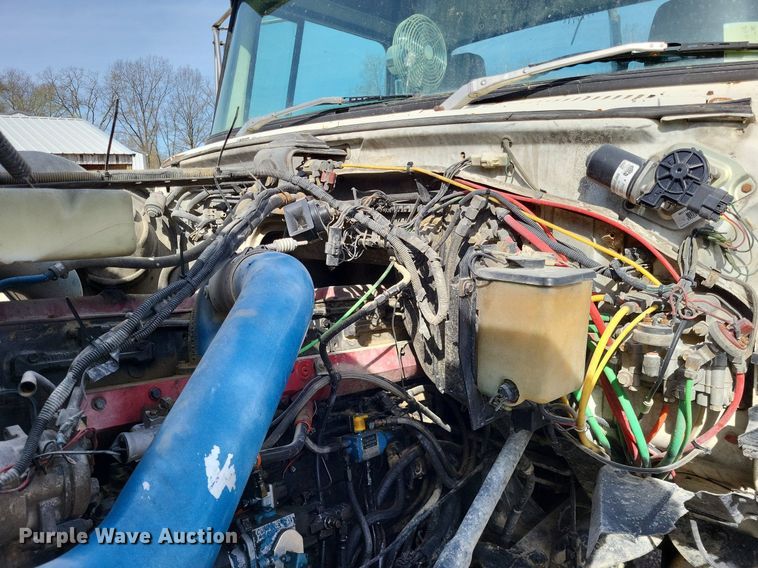 image for item DO3644 1993 Ford Aeromax L9000  semi truck