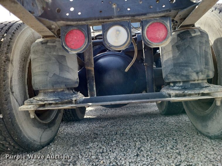 image for item DO3644 1993 Ford Aeromax L9000  semi truck