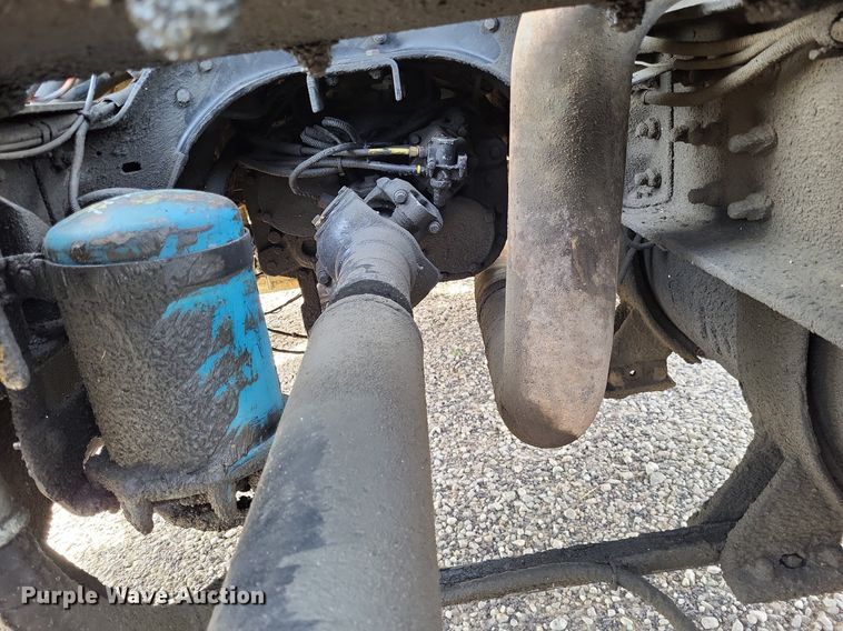 image for item DO3644 1993 Ford Aeromax L9000  semi truck