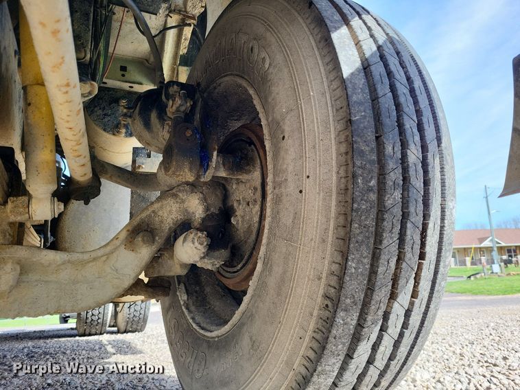 image for item DO3644 1993 Ford Aeromax L9000  semi truck