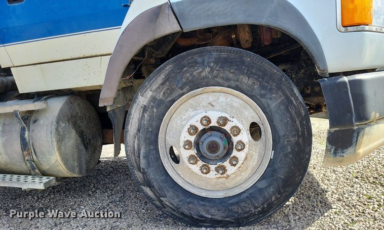 image for item DO3644 1993 Ford Aeromax L9000  semi truck