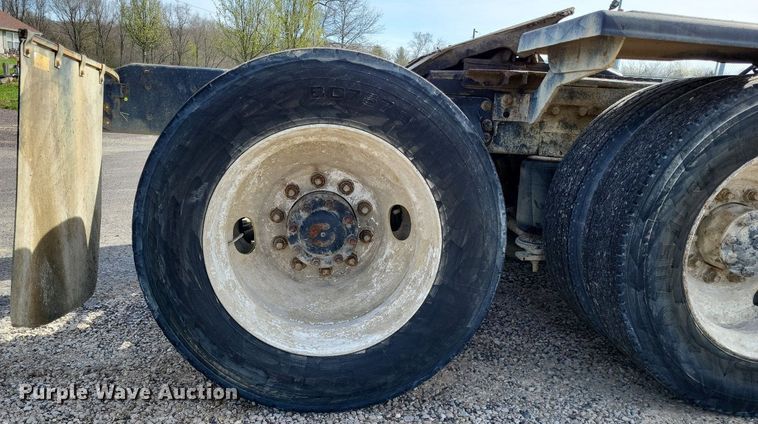 image for item DO3644 1993 Ford Aeromax L9000  semi truck