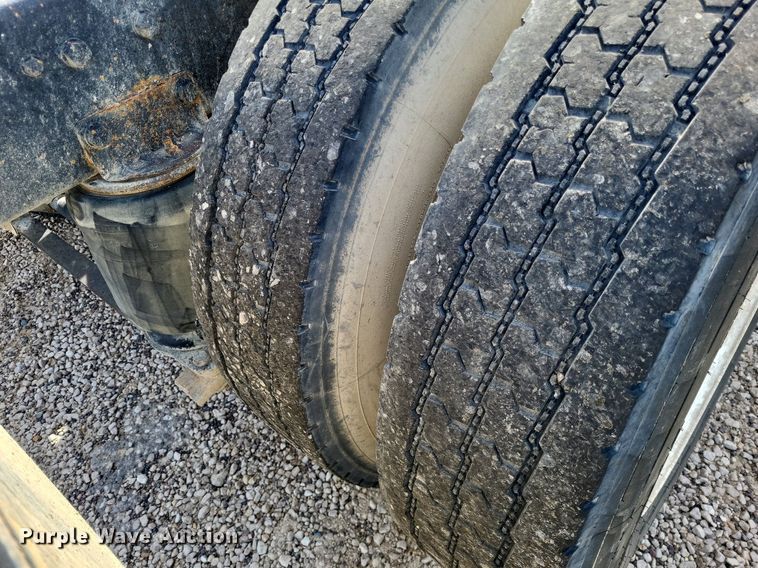 image for item DO3644 1993 Ford Aeromax L9000  semi truck