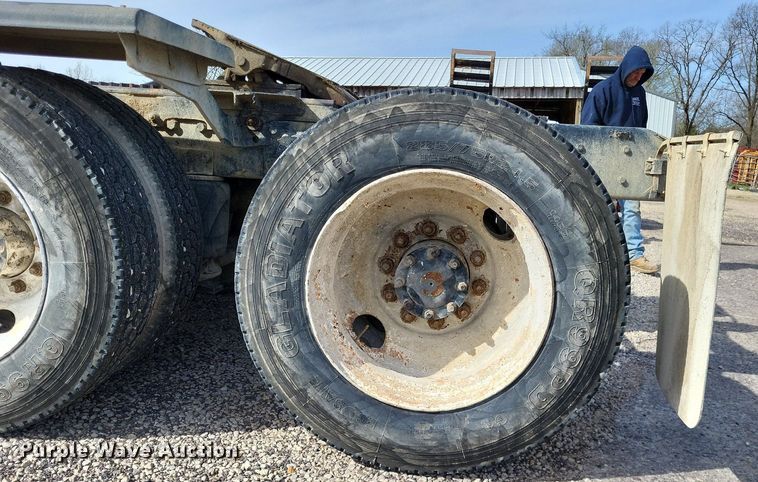 image for item DO3644 1993 Ford Aeromax L9000  semi truck