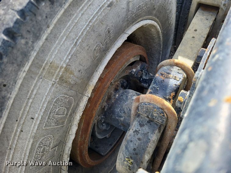 image for item DO3644 1993 Ford Aeromax L9000  semi truck