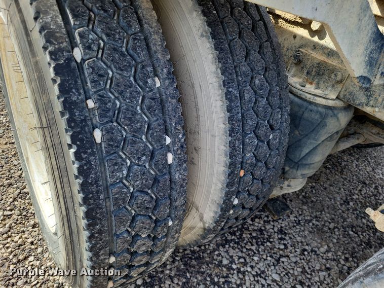 image for item DO3644 1993 Ford Aeromax L9000  semi truck