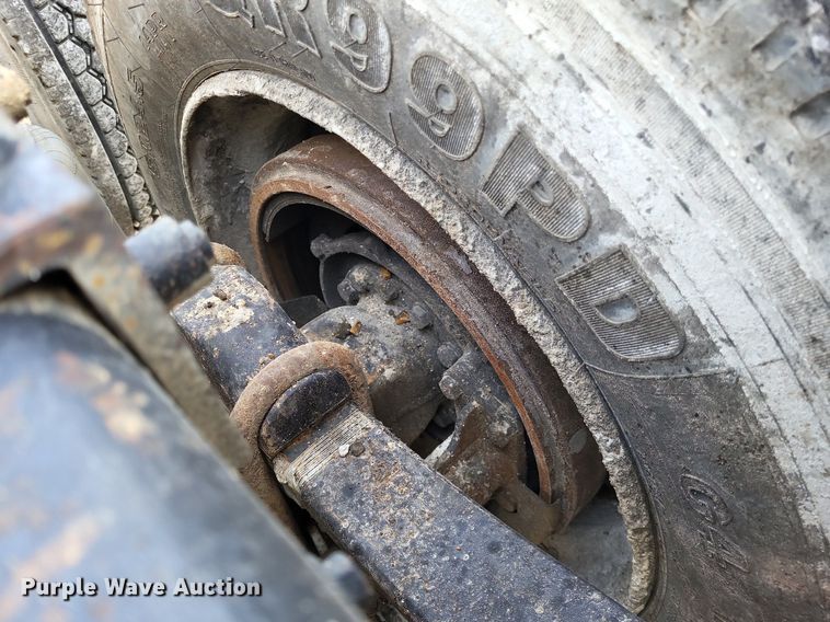 image for item DO3644 1993 Ford Aeromax L9000  semi truck