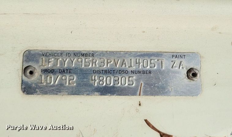 image for item DO3644 1993 Ford Aeromax L9000  semi truck