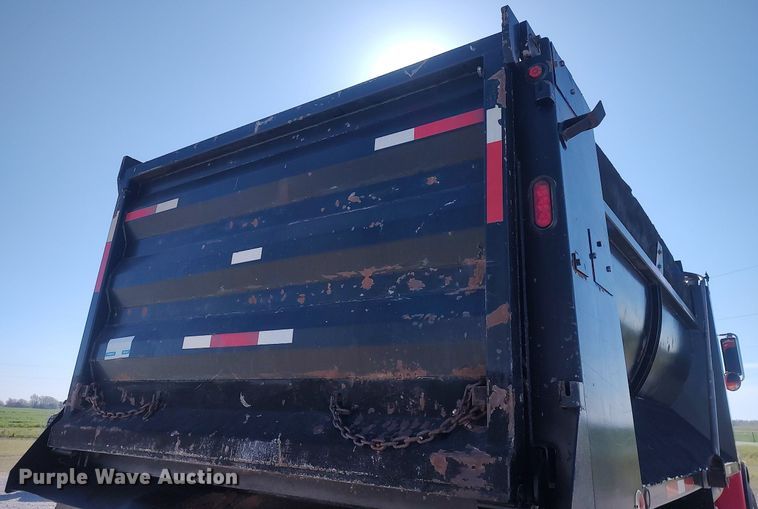 image for item DQ0488 2010 Peterbilt 340  dump truck