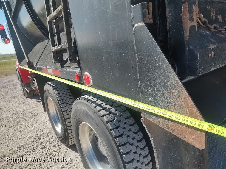 image for item DQ0488 2010 Peterbilt 340  dump truck