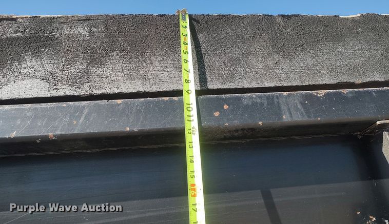 image for item DQ0488 2010 Peterbilt 340  dump truck