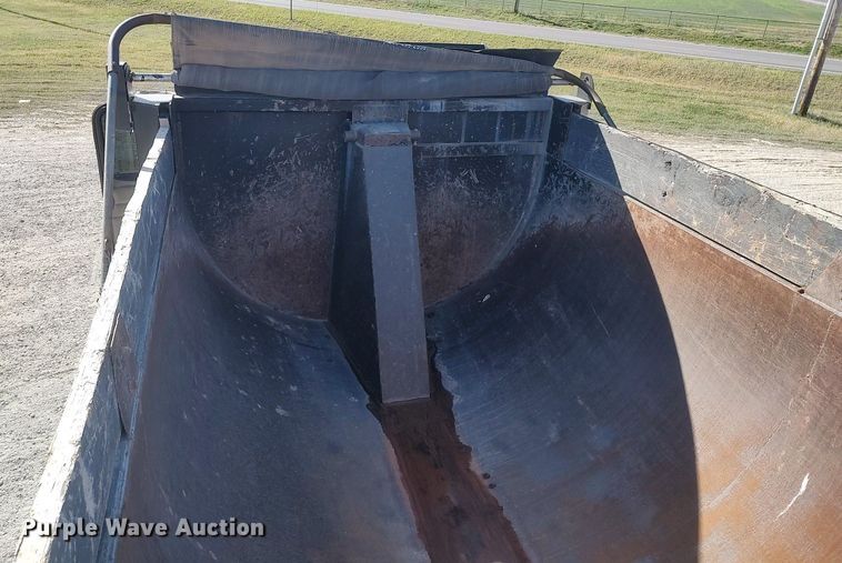 image for item DQ0488 2010 Peterbilt 340  dump truck