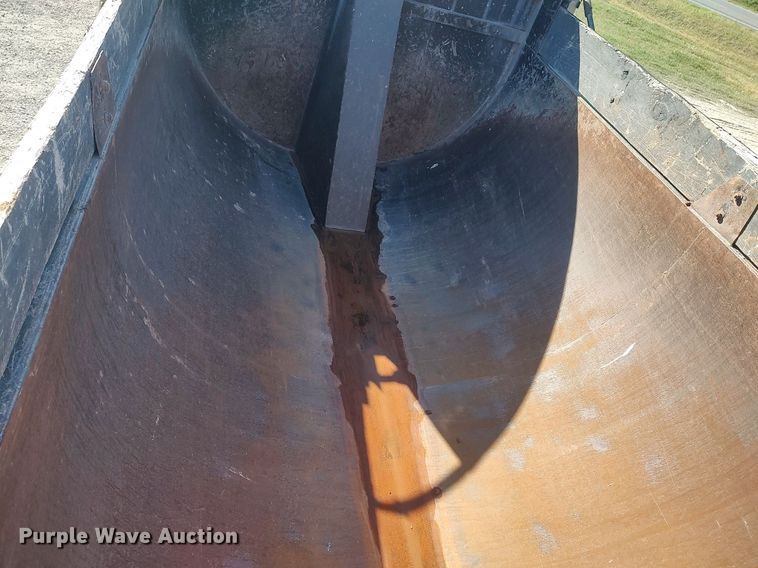 image for item DQ0488 2010 Peterbilt 340  dump truck