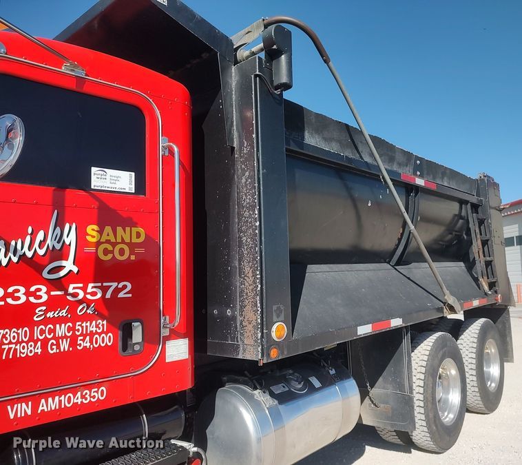 image for item DQ0488 2010 Peterbilt 340  dump truck