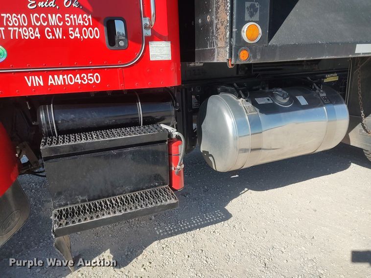 image for item DQ0488 2010 Peterbilt 340  dump truck