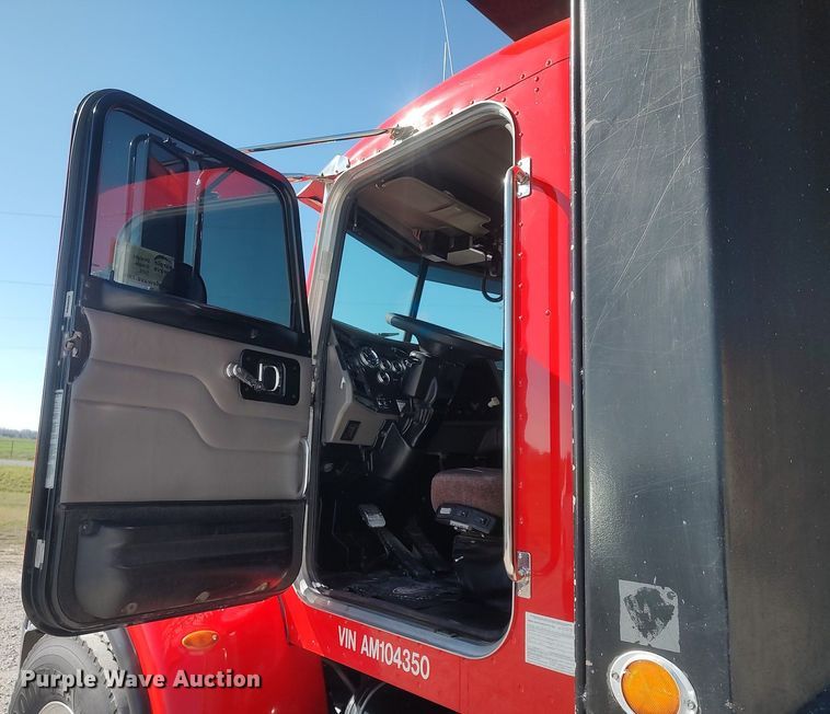 image for item DQ0488 2010 Peterbilt 340  dump truck