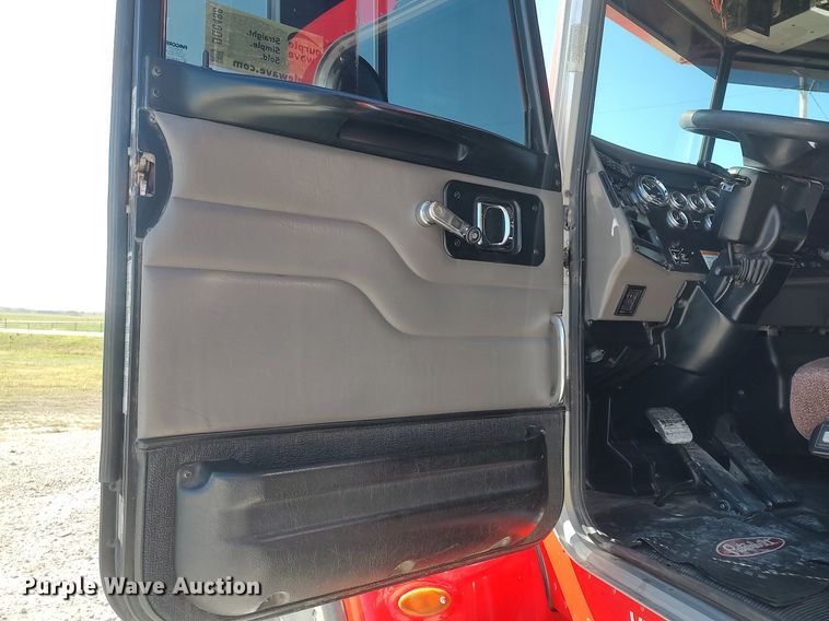 image for item DQ0488 2010 Peterbilt 340  dump truck