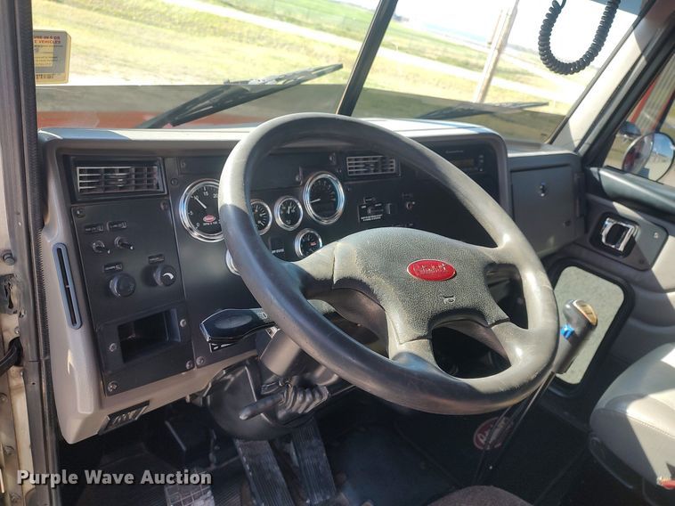 image for item DQ0488 2010 Peterbilt 340  dump truck