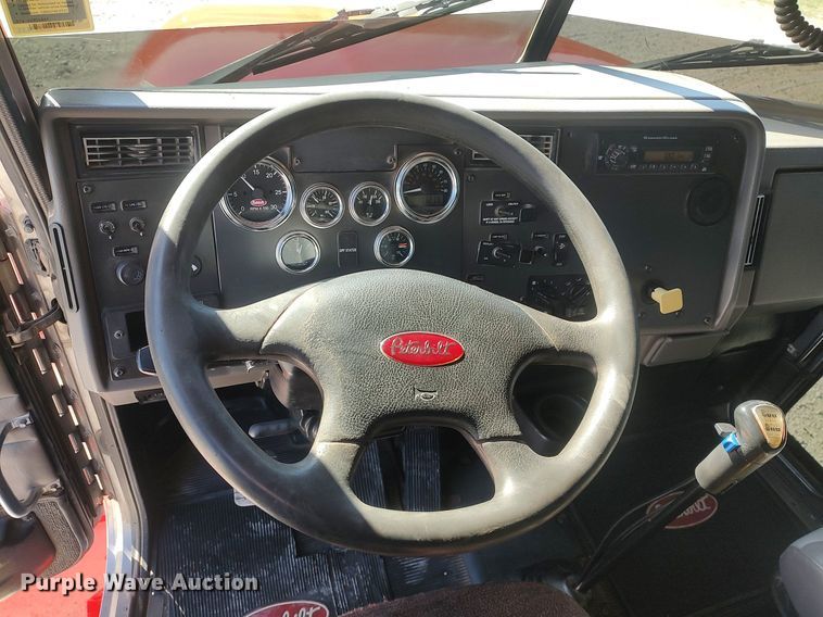 image for item DQ0488 2010 Peterbilt 340  dump truck