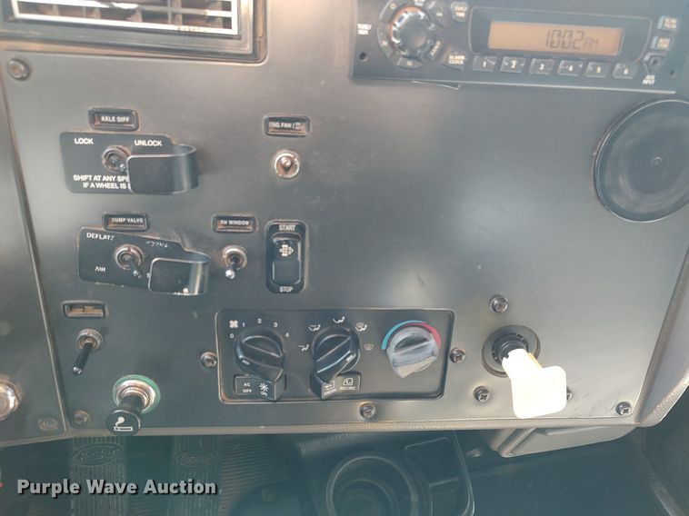 image for item DQ0488 2010 Peterbilt 340  dump truck