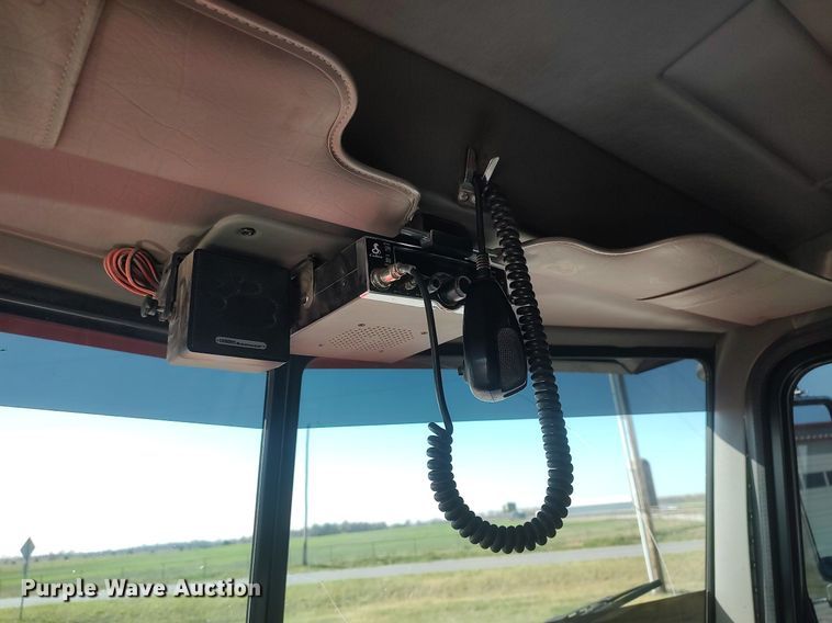 image for item DQ0488 2010 Peterbilt 340  dump truck