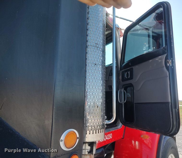 image for item DQ0488 2010 Peterbilt 340  dump truck