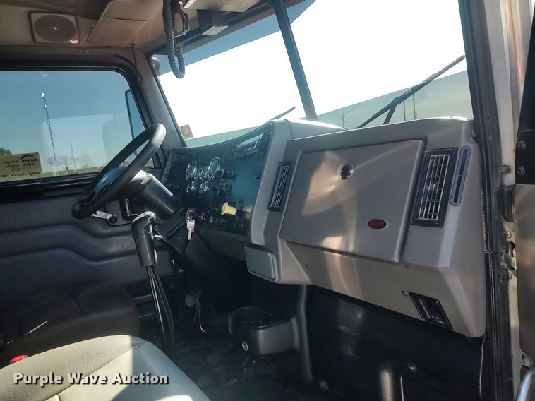 image for item DQ0488 2010 Peterbilt 340  dump truck