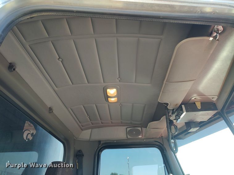 image for item DQ0488 2010 Peterbilt 340  dump truck