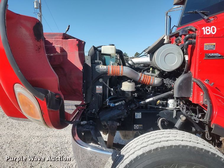 image for item DQ0488 2010 Peterbilt 340  dump truck