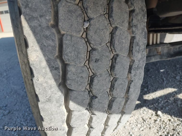 image for item DQ0488 2010 Peterbilt 340  dump truck