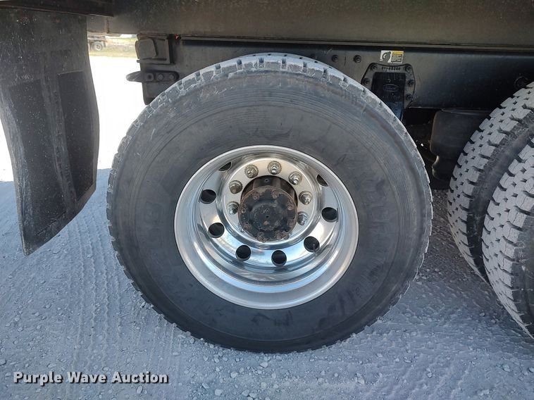 image for item DQ0488 2010 Peterbilt 340  dump truck