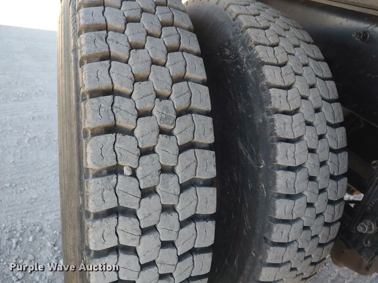 image for item DQ0488 2010 Peterbilt 340  dump truck