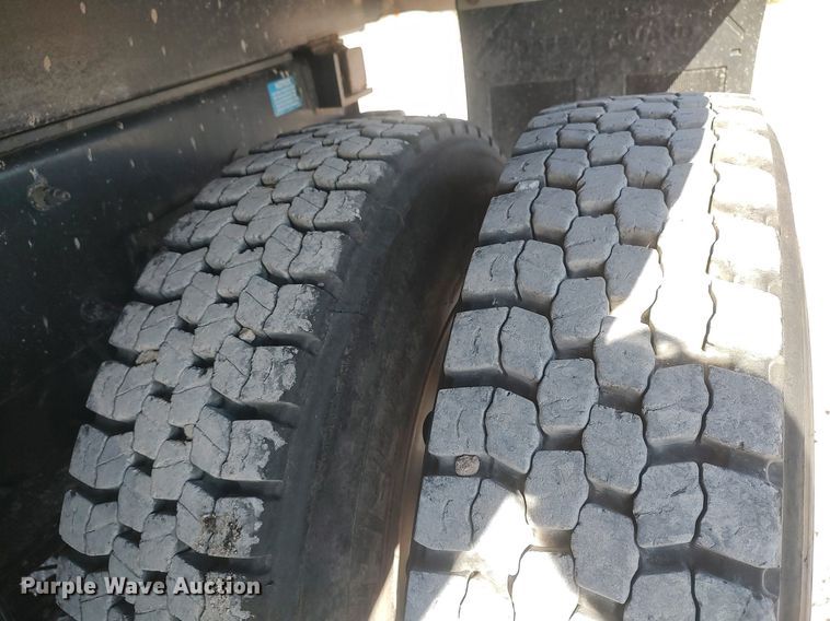 image for item DQ0488 2010 Peterbilt 340  dump truck