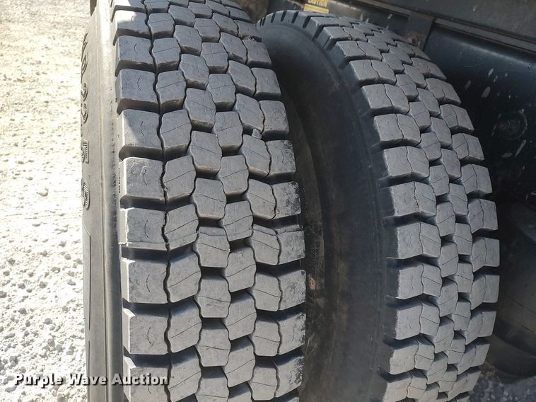 image for item DQ0488 2010 Peterbilt 340  dump truck