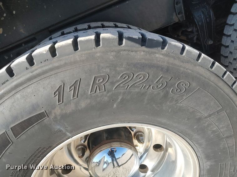 image for item DQ0488 2010 Peterbilt 340  dump truck