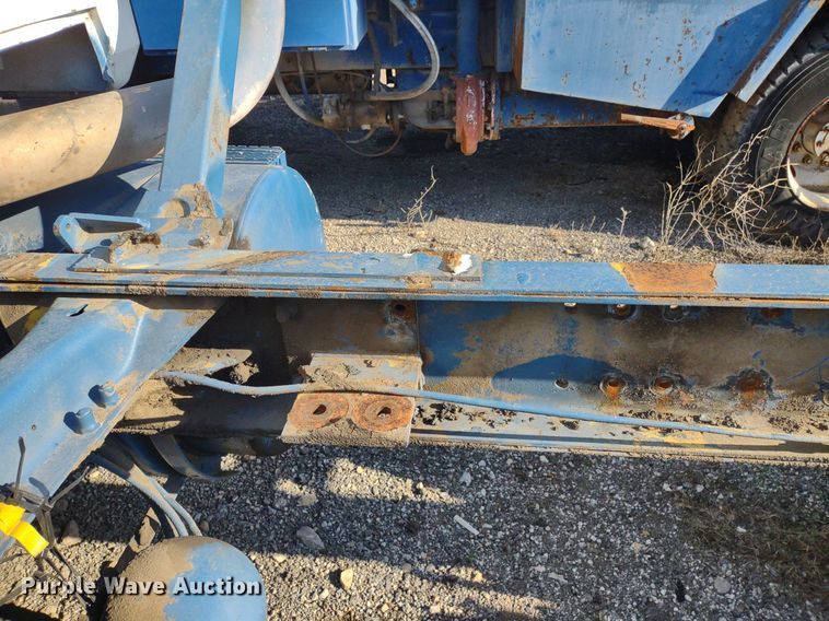 image for item DQ1664 1996 Mack CH613  truck cab and chassis