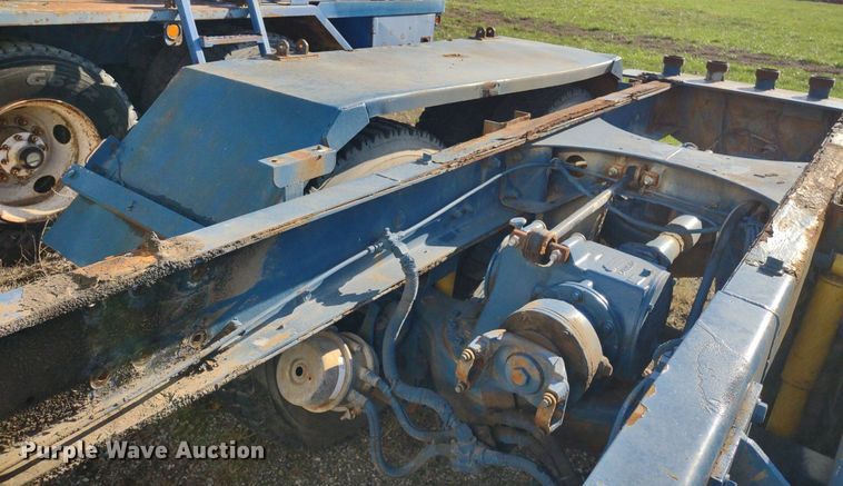 image for item DQ1664 1996 Mack CH613  truck cab and chassis