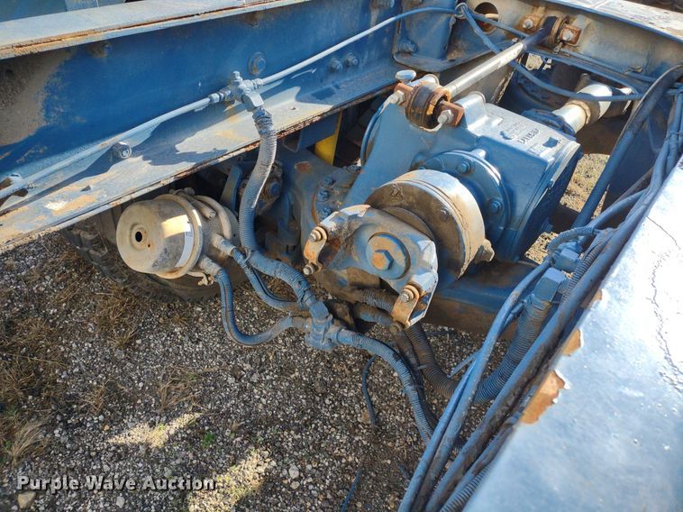 image for item DQ1664 1996 Mack CH613  truck cab and chassis