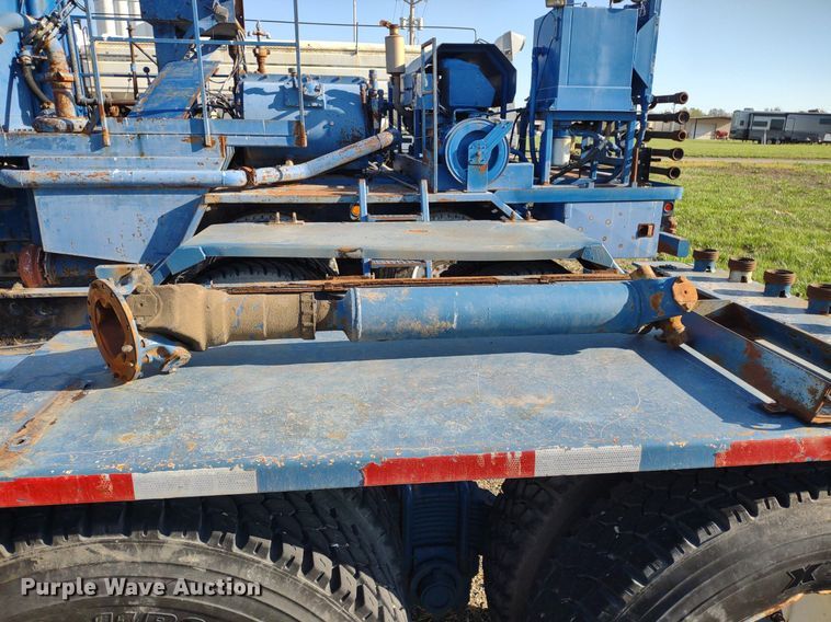 image for item DQ1664 1996 Mack CH613  truck cab and chassis