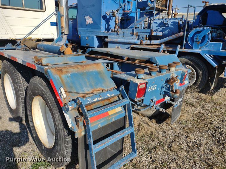 image for item DQ1664 1996 Mack CH613  truck cab and chassis