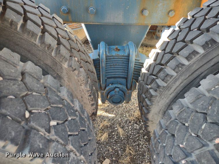 image for item DQ1664 1996 Mack CH613  truck cab and chassis