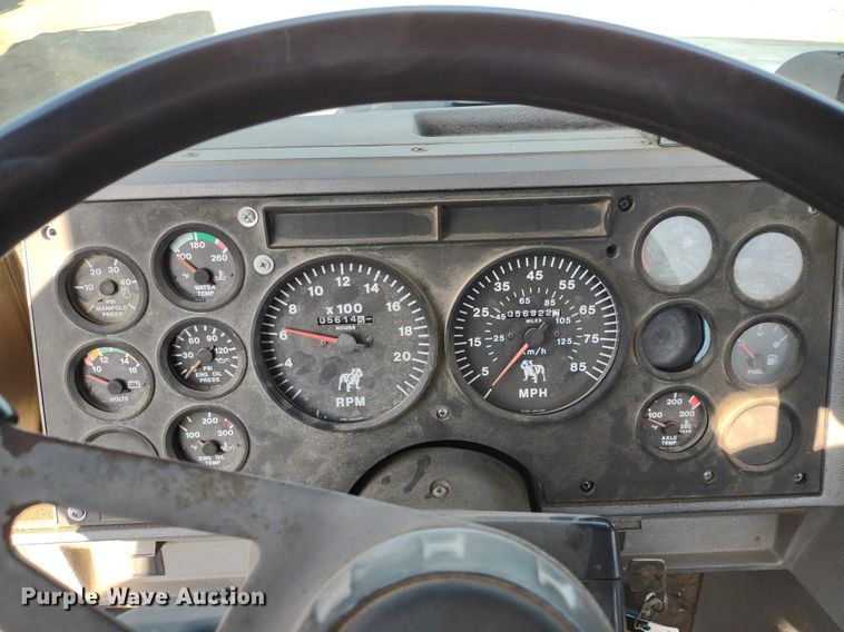 image for item DQ1664 1996 Mack CH613  truck cab and chassis