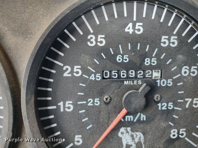 image for item DQ1664 1996 Mack CH613  truck cab and chassis