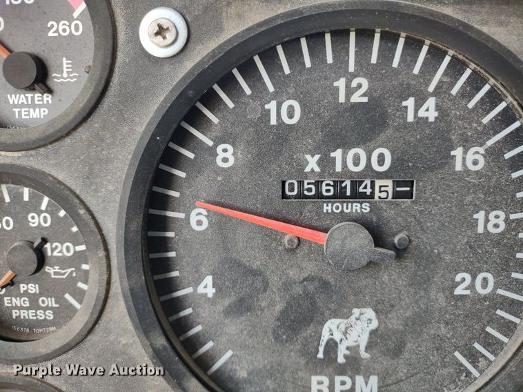 image for item DQ1664 1996 Mack CH613  truck cab and chassis